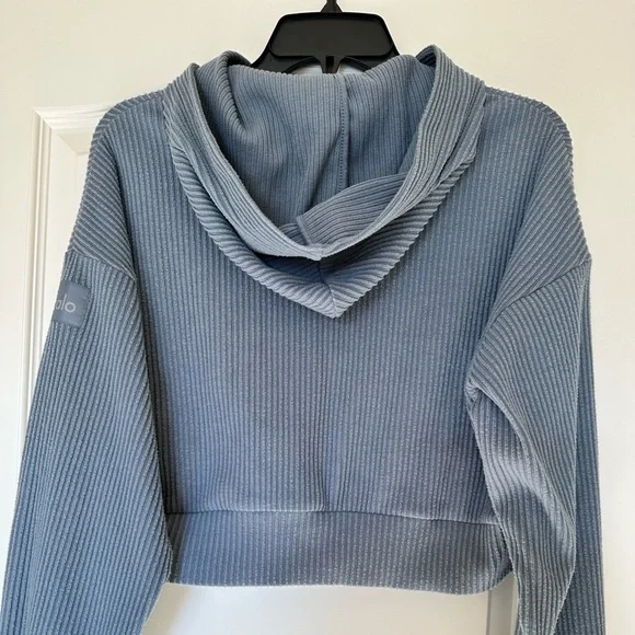 Alo Yoga Muse Hoodie in light blue extra small - Picture 3 of 4